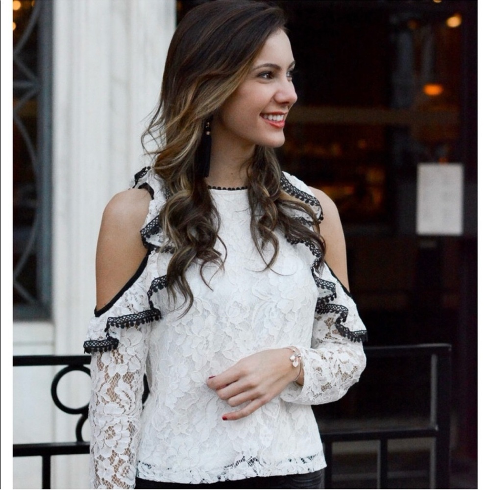 Honey & T Cream Lace Cold Shoulder Top size XL